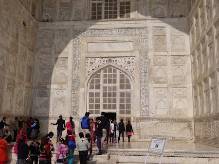 20. Intrare la morminte - Taj.JPG