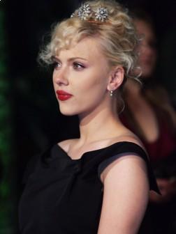 Short Hairstyles and Short Haircuts: Scarlet Johansson Stylish Hairstyles