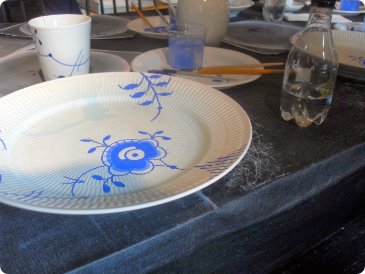 Min færdige tallerken - jeg er lovet den blå skjold forsvinder i glaseringsprocessen.