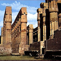 31.- Templo de Amenofis en Luxor (Tebas)