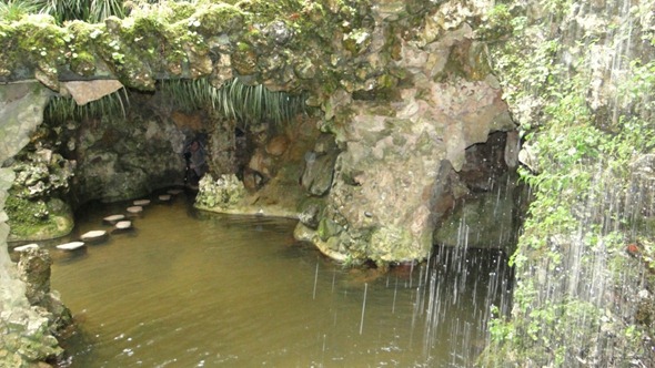 Resultado de imagem para lago da cascata na quinta da regaleira