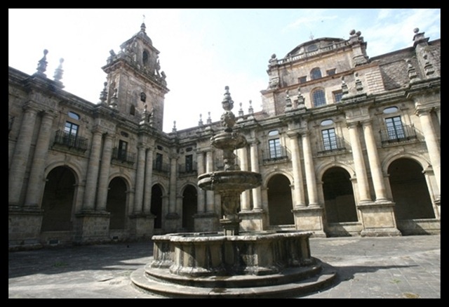 Resultado de imagen de CLAUSTROS DE SAN MARTIN PINARIO