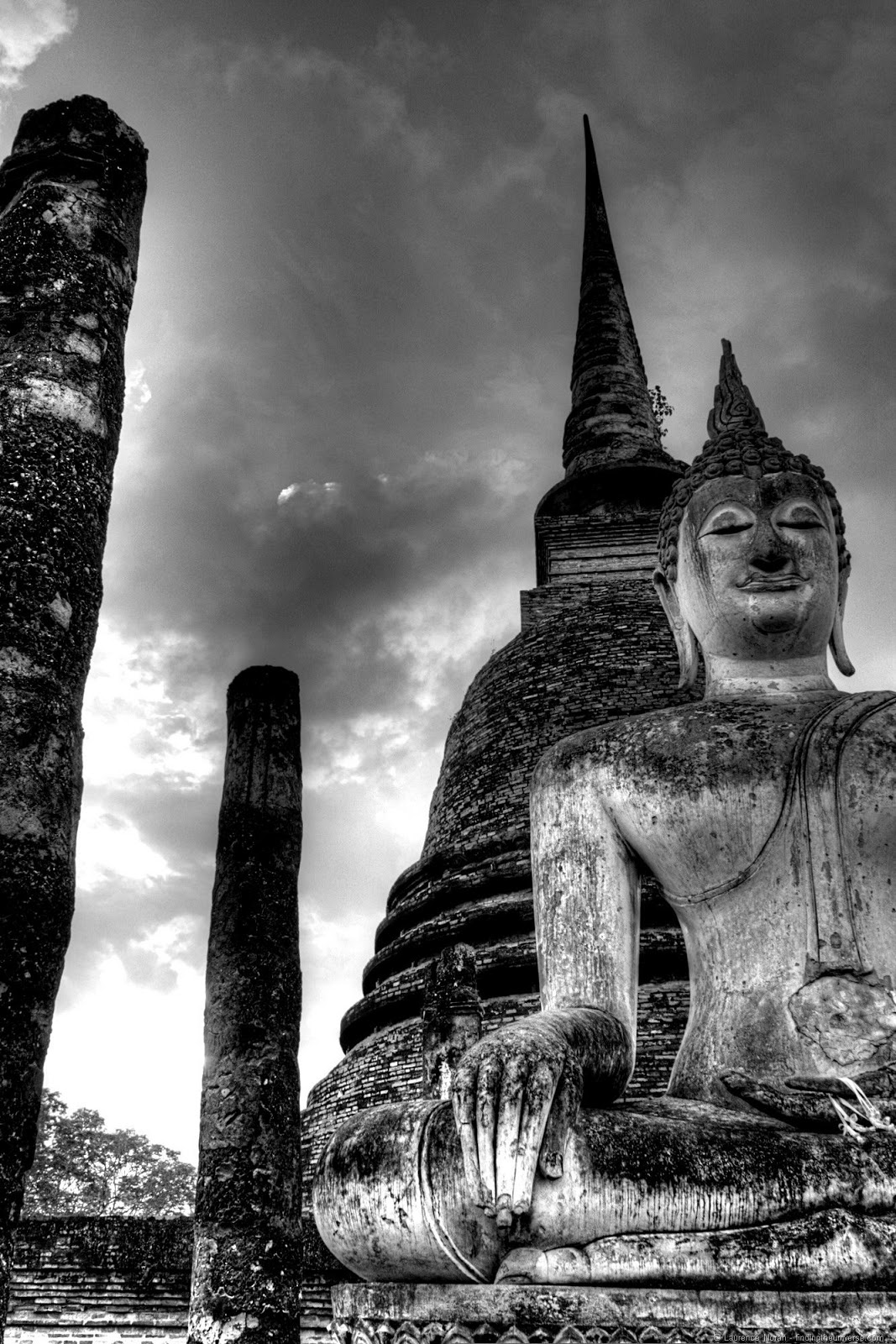 [Buddha%2520black%2520and%2520white%2520Sukhothai%255B3%255D.jpg]