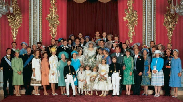 La gran familia de la realeza arropó la 'boda del siglo', como ha pasado a la historia el enlace de Carlos de Inglaterra con lady Diana