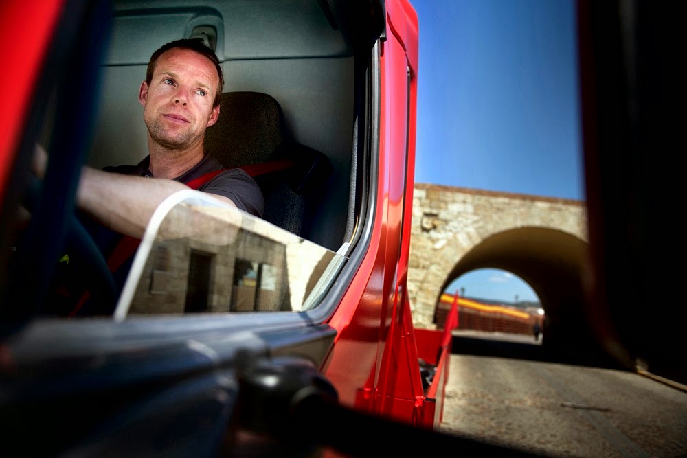 [Volvo-FL-truck-chased-by-bulls-3%255B3%255D.jpg]