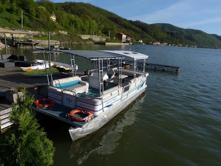 Agrement pe Dunare: Pensiunea Septembrie - vaporas