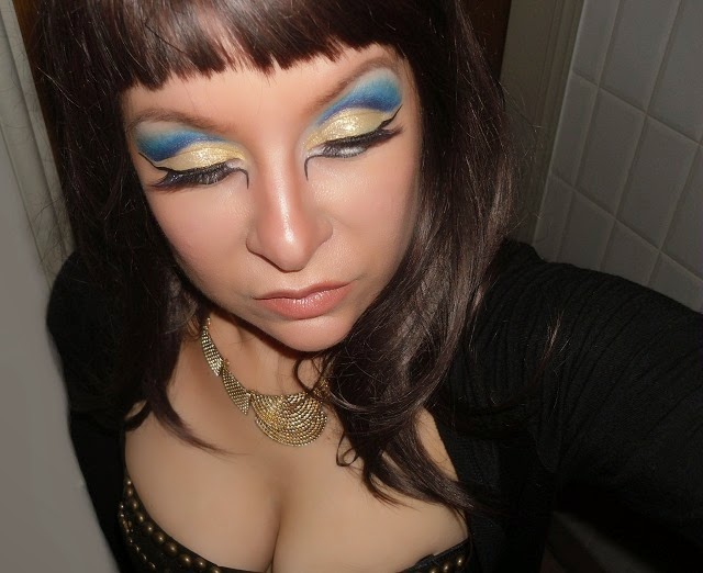 08-halloween-cleopatra-egypt-queen-makeup-look-hooded-eyes