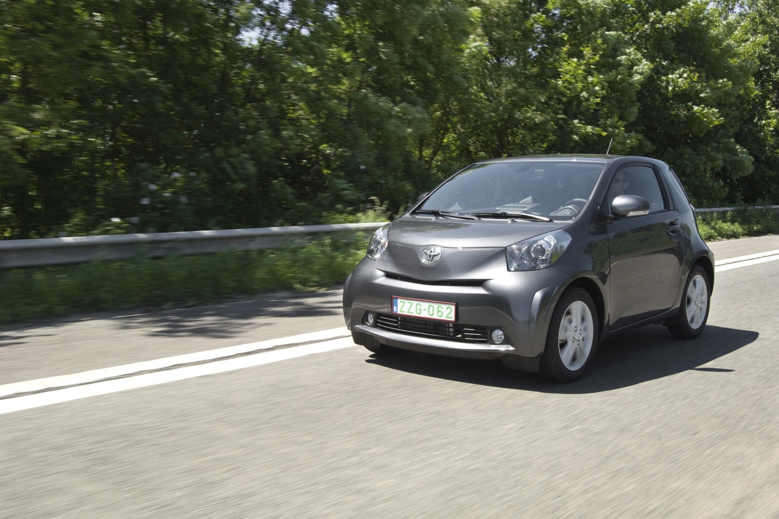 [Toyota-iQ-1%255B7%255D.jpg]