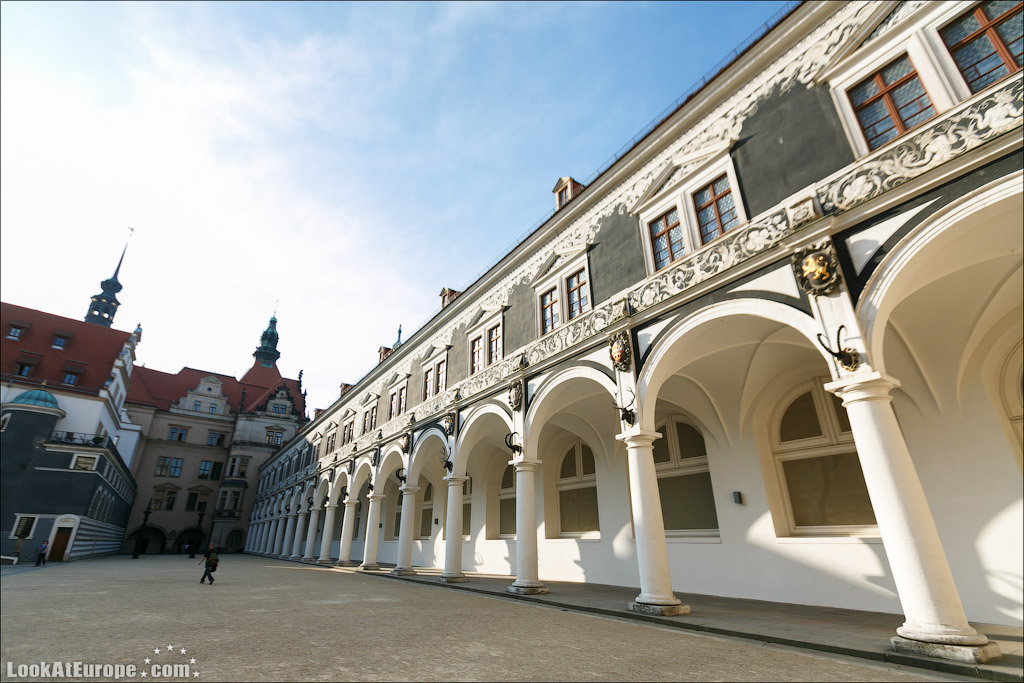 Дрезден, Конюшенный двор «Штальхоф»