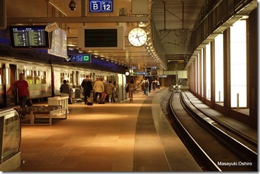 Antwerpen-centraal駅、地下1階ホーム
