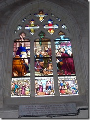 2012.11.10-004 vitrail Pater des vendéens dans l'église St-Pierre