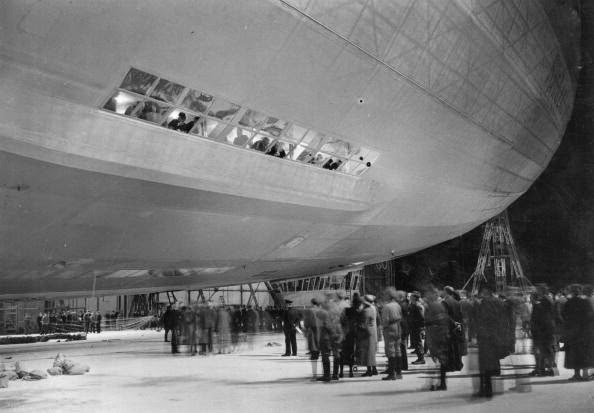 [Hindenburg-in-hangar-with-spectators%255B2%255D.jpg]