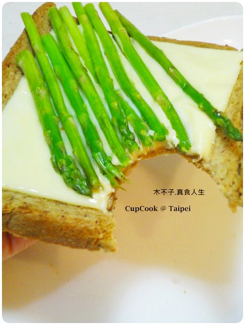 蘆筍起司烤吐司 (4)