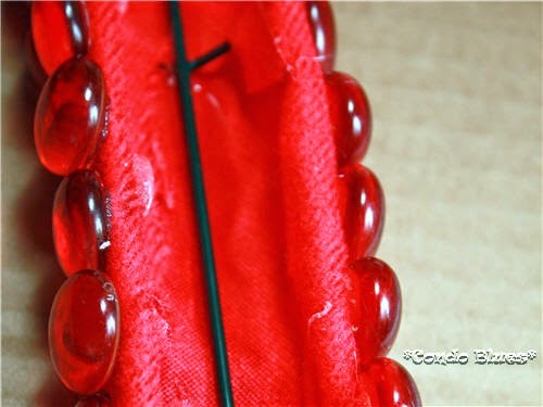 [glass%2520bead%2520valentine%2520wreath%255B3%255D.jpg]