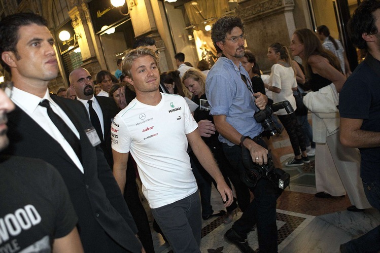 Classe_A-Vogue_Fashion_Night_Out_(18)