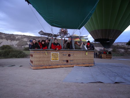 12. Grupul Explore Travel in balon in Cappadocia.JPG