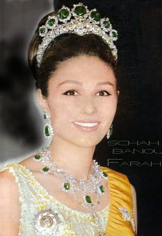 Farah Diba y la tiara de esmeralda y brillantes