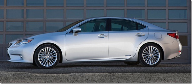 2013_Lexus_ES_300h_003