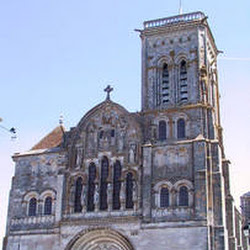 06.- Viollet le Duc. Reconstrucción de la Madeleine de Vezelay