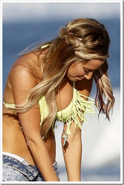 Ashley-Tisdale-Side-Braided-Hairstyle