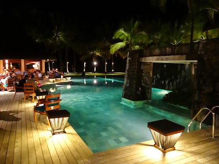 39. Noaptea la piscina.JPG