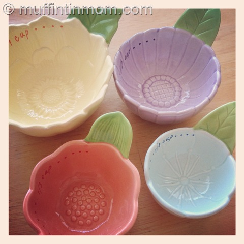 cute ceramic flower measuring cups