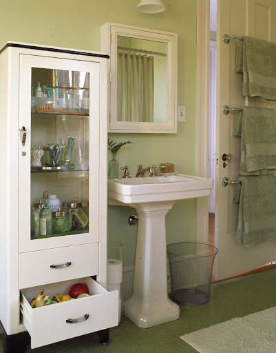 Diy Home Projects Vintage Medicine Cabinets Vintage Medical Cabinet Vintage Bathrooms [ 512 x 401 Pixel ]