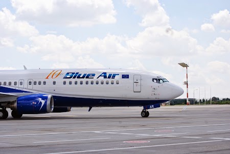 Livery Blue Air 10ani.JPG
