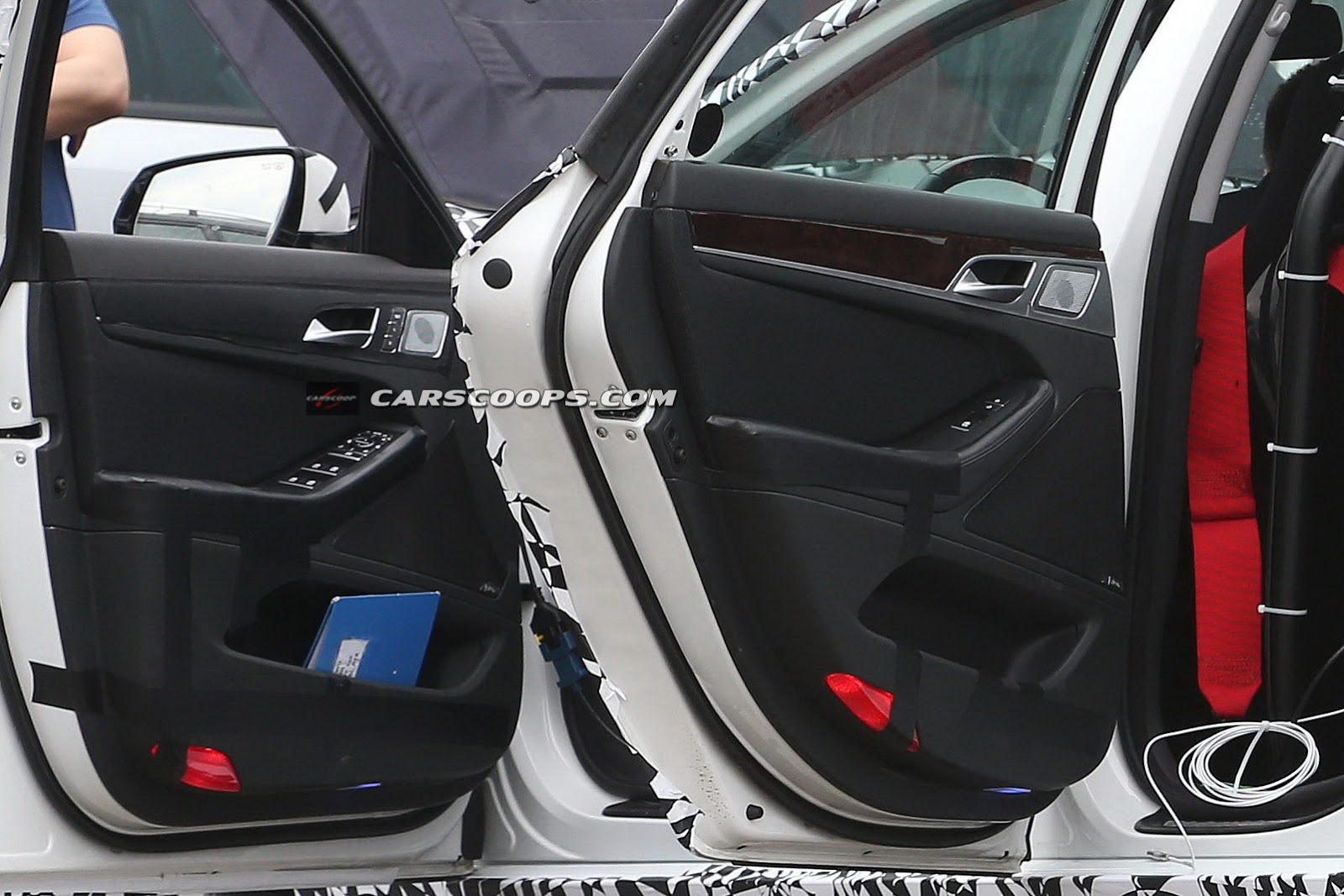 [2015-Hyundai-Genesis-13Inside-Out%255B3%255D.jpg]