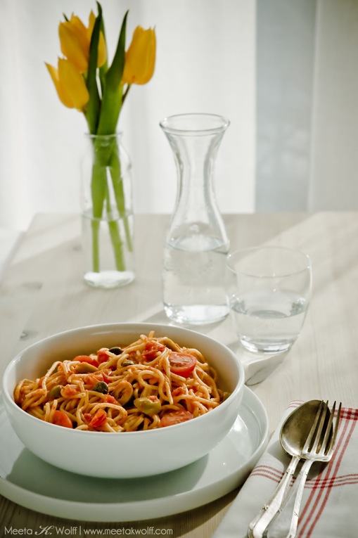 Spaghetti Puttanesca (0007) by Meeta K. Wolff
