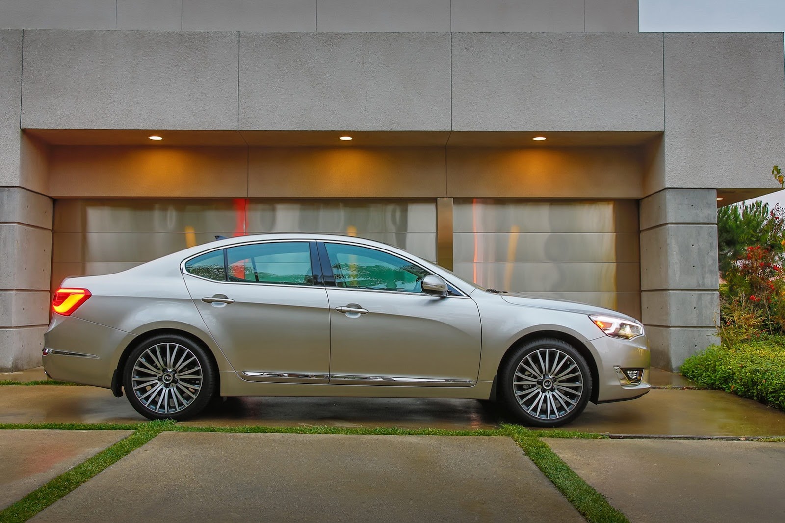 [2014-Kia-Cadenza-2%255B2%255D.jpg]
