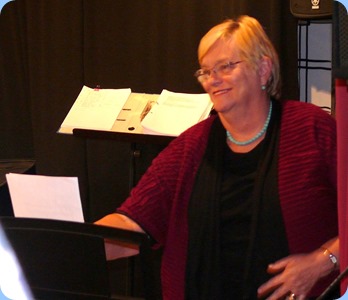 Barbara McNab preparing to play Peter Brophy's Yamaha PSR-S950 keyboard. Photo courtesy of Dennis Lyons.