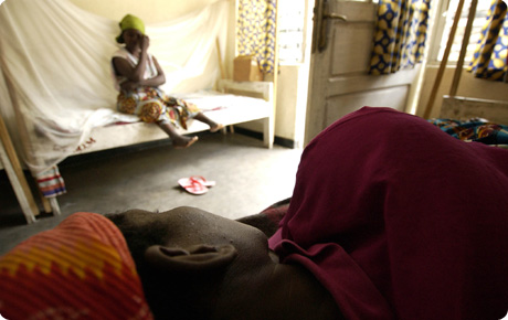 Femmes victimes de viol à Goma/RDCongo, 27 April 2006. AFP PHOTO/JOSE CENDON