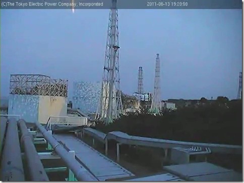2011.06.13 19_00-20_00 _ 福島原発ライブカメラ (Live Fukushima Nuclear .mp4_000059493