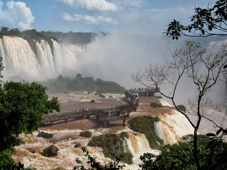 Cascada Iguazu: Si mai aproape