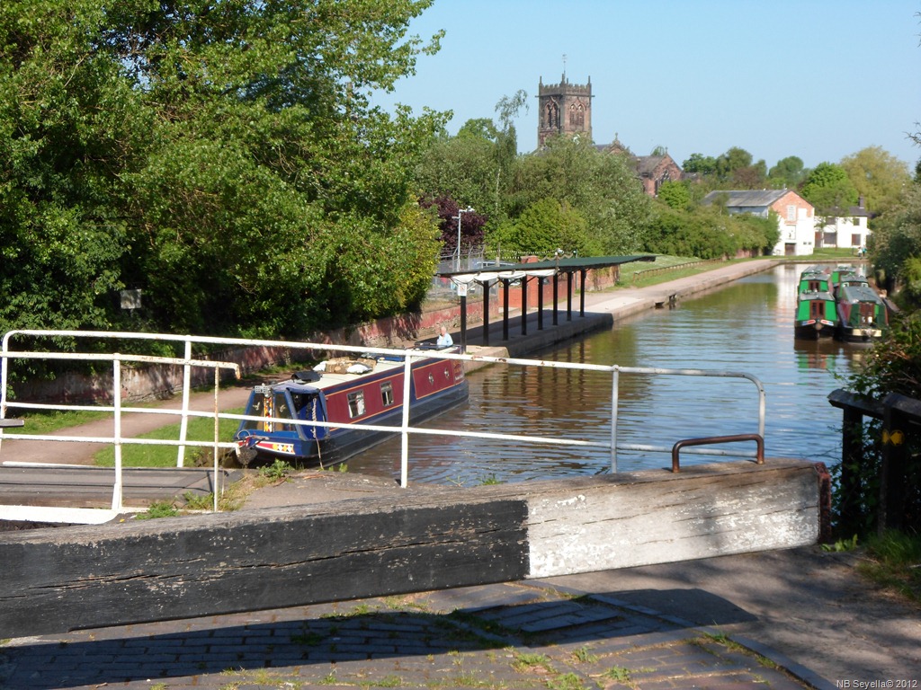 [SAM_0430%2520Middlewich%2520Locks%255B3%255D.jpg]