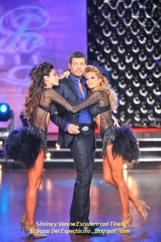Silvina y Vanina Escudero con Tinelli.JPG