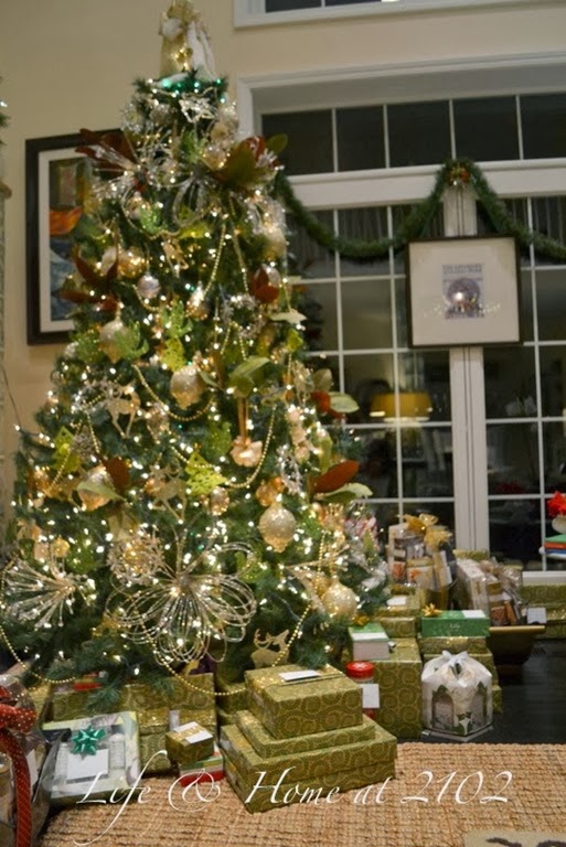 [gold--green-Christmas-Tree4.jpg]