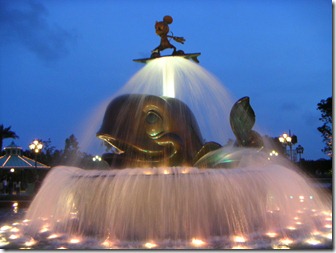 Hong-Kong-Disneyland-Fountain