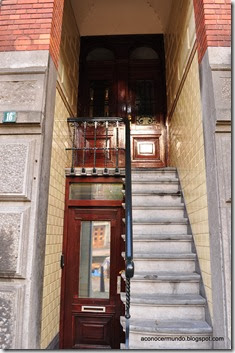 Amsterdam. Detalles. Puerta y escalera de una casa - DSC_0047