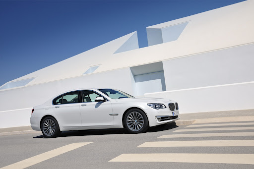 2013-BMW-7-Series-01.jpg