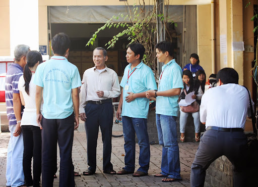 Hội ý các tình nguyện viên