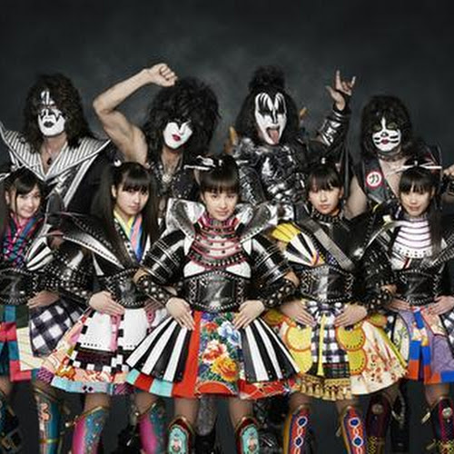 Momoiro Clover Z vs KISS