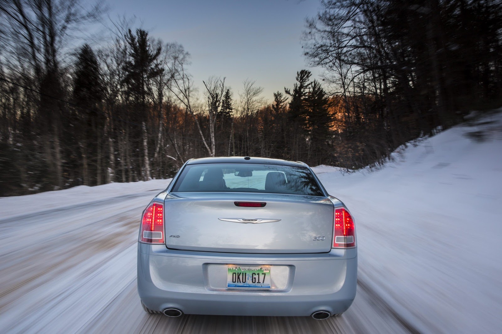 [2013-Chrysler-300-Glacier-7%255B2%255D.jpg]