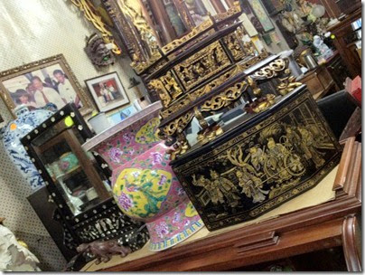 antique shop, Jonker Street, Malacca: Chanap box