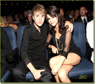 Justin-Bieber-Selena-Gomez-ESPY-Awards-2011-justin-bieber-23709277-1222-1019