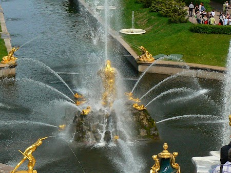 Circuit Rusia: Statuile in apa