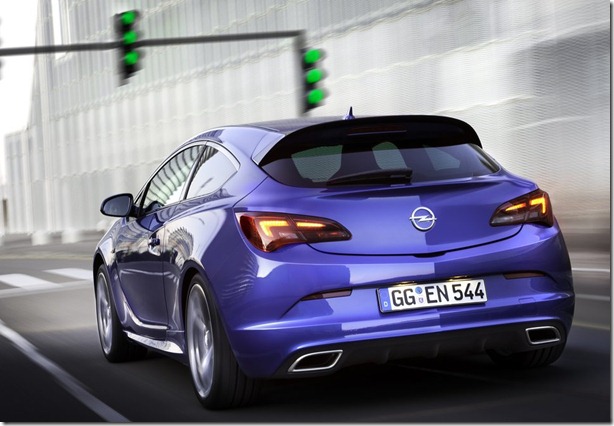 Opel-Astra_OPC_2013_1024x768_wallpaper_07