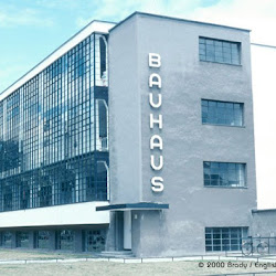 12.- W. Gropius. Bauhaus