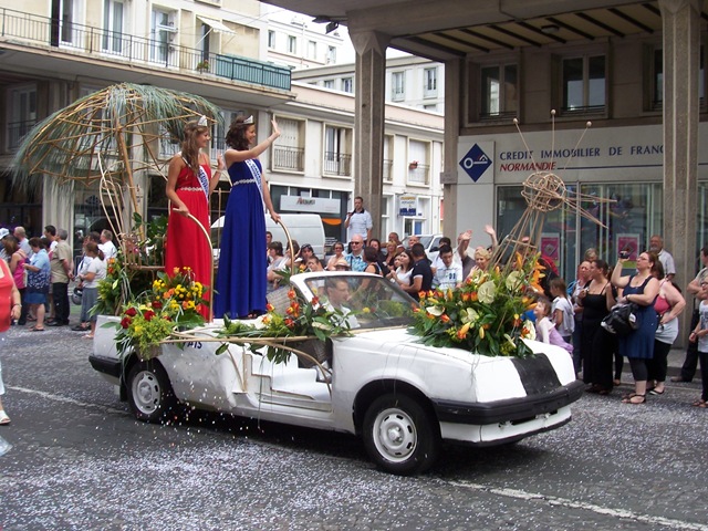 [2012.08.19-009%2520Miss%2520Beauvais%255B2%255D.jpg]